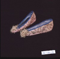 藏品(粉紅色花卉繡樣繡花鞋)的圖片