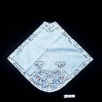 藏品(淺藍色花草刺繡肚兜)的圖片