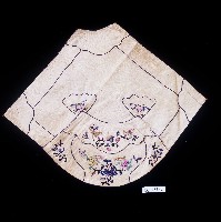 藏品(白色吉祥刺繡肚兜)的圖片