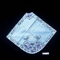 藏品(藍色花草刺繡肚兜)的圖片