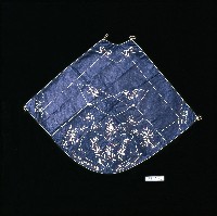 藏品(深藍色花草刺繡肚兜)的圖片