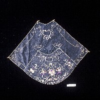 藏品(深藍色吉祥刺繡肚兜)的圖片