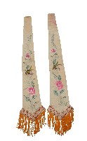 藏品(米白色絲緞刺繡劍帶一對)的圖片