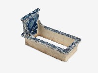 藏品(陶製藍白蹲式馬桶)的圖片