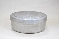 藏品(錫製圓形帶蓋便當盒)的圖片