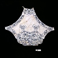 藏品(百花吉祥刺繡弧形波浪底白棉肚兜)的圖片