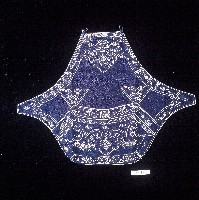 藏品(如意吉慶刺繡黑棉貼飾口袋肚兜)的圖片