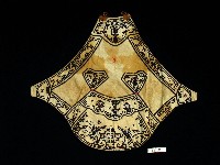 藏品(長春富貴刺繡圓弧狀雙層口袋肚兜)的圖片