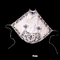 藏品(福壽兩全刺繡扇形白棉肚兜)的圖片