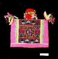 藏品(卑南族粉紅色四方男帽)的圖片