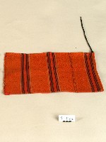 藏品(紅色線紋織樣綁腿布)的圖片