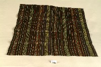 藏品(泰雅族深色線紋繡樣披肩)的圖片