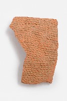 藏品(紅色夾砂粗繩紋罐型器腹部殘片)的圖片