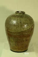 藏品(深黑褐釉T字款窄口豐肩式陶甕)的圖片