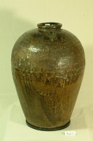 藏品(黑褐釉印紋窄口豐肩式陶甕)的圖片