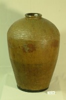 藏品(棕褐釉突狀網紋窄口豐肩式陶甕)的圖片