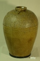 藏品(印款棕褐色拍打印紋窄口豐肩式陶甕)的圖片