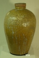 藏品(黃棕釉帶後蓋拍打印紋窄口豐肩式陶甕)的圖片