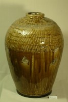 藏品(紅露酒款棕褐流釉拍打印紋窄口豐肩式陶甕)的圖片