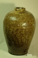藏品(水波狀棕褐釉拍打印紋窄口豐肩式陶甕)的圖片