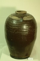 藏品(醬釉拍打印紋窄口豐肩式陶甕)的圖片