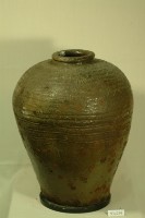 藏品(褐綠釉拍打印紋窄口豐肩式陶甕)的圖片