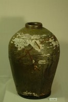 藏品(綠褐釉拍打印紋窄口豐肩式陶甕)的圖片