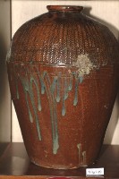 藏品(深紅棕釉流釉拍打印紋窄口豐肩式陶甕)的圖片