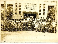 藏品(校長各界首長暨全體教師合影)的圖片