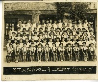 藏品(高雄市大同國校三年二班師生合照)的圖片