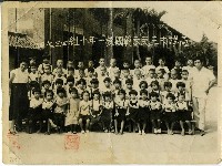 藏品(高雄市三民示範國民學校一年十組師生合照)的圖片