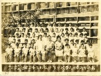 藏品(高雄市鼓岩國民學校一年十班師生合照)的圖片