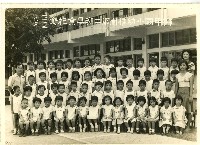 藏品(獅甲國小幼稚園第二班師生合照)的圖片