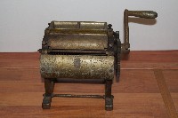 藏品(中藥材手搖把磨碎機)的圖片