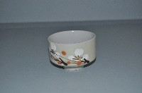 藏品(鵝黃地彩繪折枝梅花紋寬口杯)的圖片