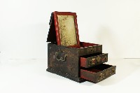 藏品(木製三層式化妝盒)的圖片