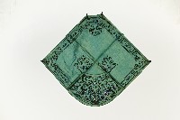 藏品(綠色吉祥繡樣肚兜)的圖片