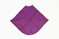 藏品(紫色吉祥繡樣肚兜)的圖片