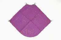 藏品(紫色吉祥繡樣肚兜)的圖片