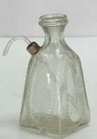 藏品(寬口細頸透明玻璃四角瓶)的圖片