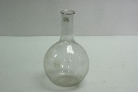 藏品(長頸圓形透明玻璃瓶)的圖片
