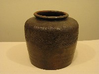 藏品(褐釉線紋寬口矮陶甕)的圖片