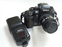藏品(NIKON F4底片單眼相機含閃光燈)的圖片
