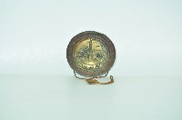 藏品(金屬製圓型表忠塔風景飾品)的圖片