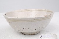 藏品(白釉線紋陶碗)的圖片