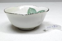 藏品(黑口五瓣式花口貼花紅綠彩櫻花紋瓷碗)的圖片