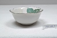 藏品(黑口五瓣式花口貼花紅綠彩櫻花紋瓷碗)的圖片