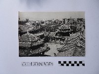 藏品(黃則修攝由屋頂俯瞰地面的照片)的圖片