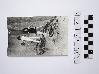 藏品(黃則修攝懸崖上的美女－凌波、鄭慶寧)的圖片