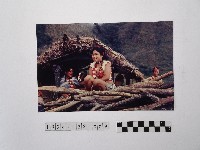 藏品(黃則修攝一名身著傳統服飾的原住民女子)的圖片